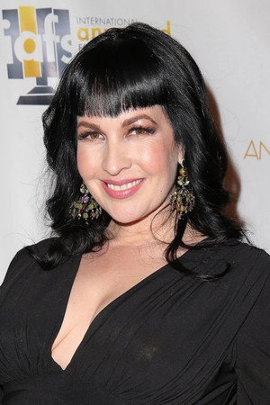 Grey DeLisle profil kép