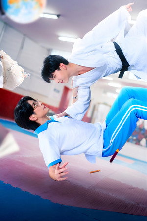แรงโน้มถ่วงระหว่างเรา poszter