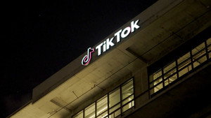 TikTok, un réseau sous influence kép