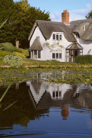 Escape to the Country poszter