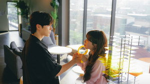 우주를 줄게 kép