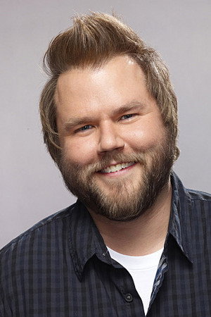 Tyler Labine profil kép