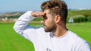 Zac Efronnal a Föld körül kép