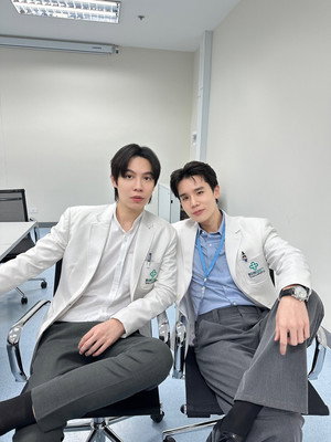 ทำนายทายทัพ poszter