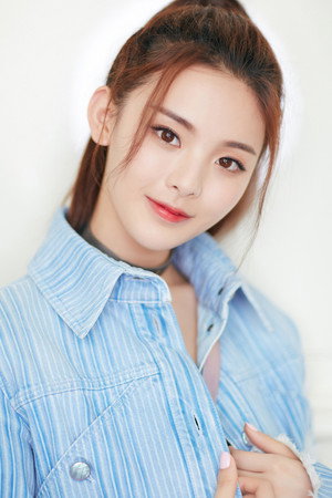 杨超越 profil kép