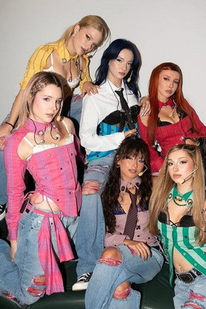 M6NIFESTGIRLS poszter