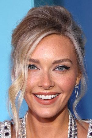 Camille Kostek profil kép