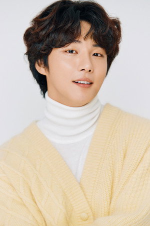 윤시윤 profil kép