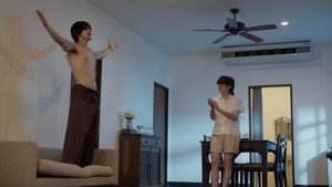 ที่สามของเธอ kép