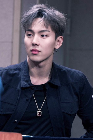 손현우 profil kép