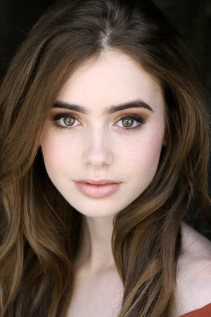 Lily Collins profil kép