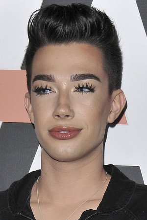 James Charles profil kép