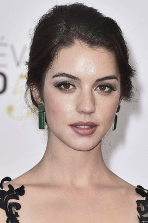 Adelaide Kane profil kép