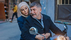 النار بالنار kép