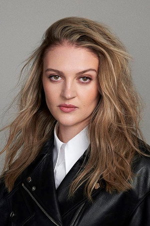 Lara Peake profil kép