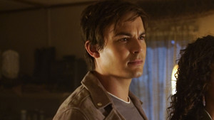 Roswell, New Mexico 2. évad Ep.6 6. epizód