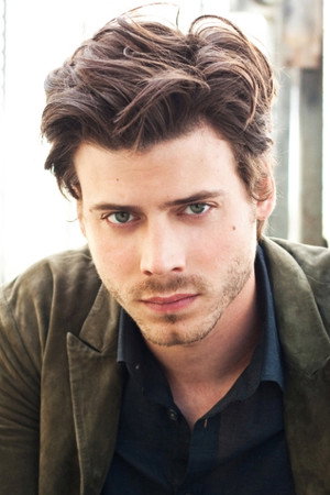 François Arnaud profil kép
