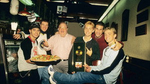 A popzene árnyoldala: Lou Pearlman felemelkedése és bukása kép