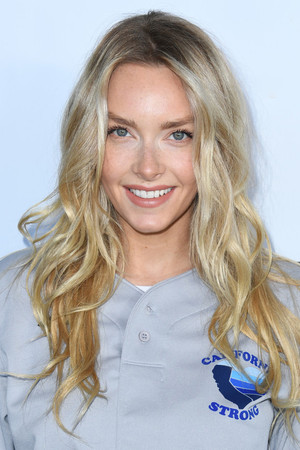 Camille Kostek profil kép
