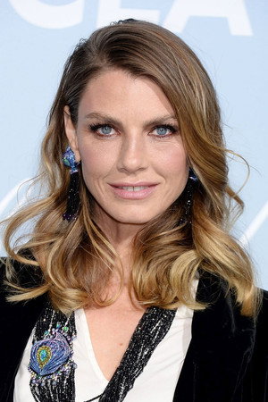 Angela Lindvall profil kép