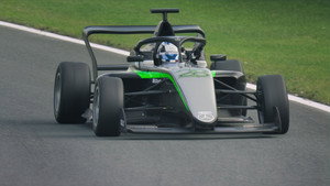 F1 Akadémia 1. évad Ep.4 Célkeresztben