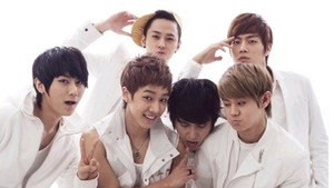 비스트 올마이티 kép