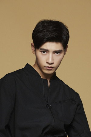 梁雪峰 profil kép