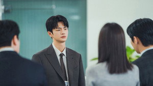 내일도 출근! kép