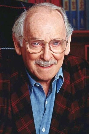 Barnard Hughes profil kép
