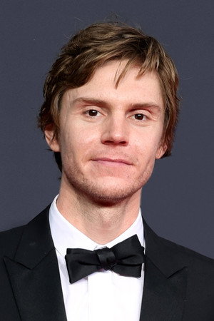 Evan Peters profil kép