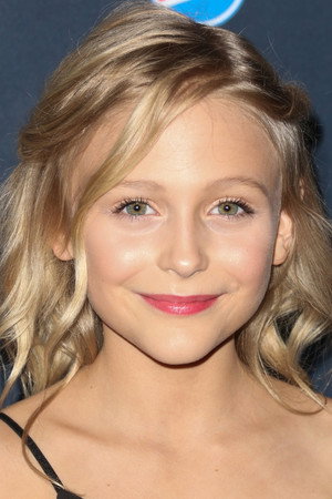 Alyvia Alyn Lind profil kép