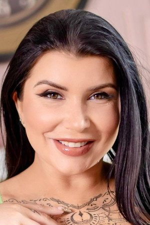 Romi Rain profil kép