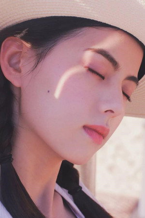 黄日莹 profil kép