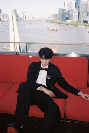 周翊然 profil kép
