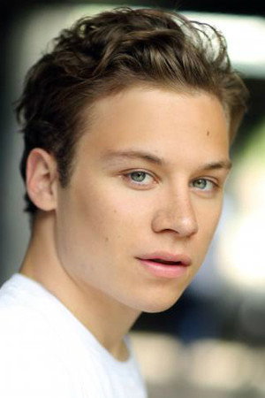 Finn Cole profil kép
