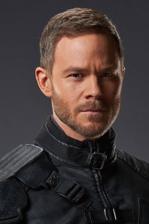 Aaron Ashmore profil kép