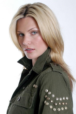 Natasha Henstridge profil kép