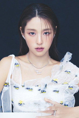 김설현 profil kép