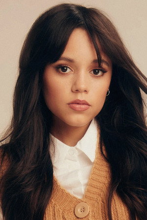 Jenna Ortega sorozatok | SorozatBarát