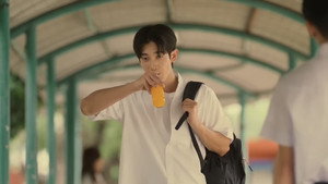 ต้นส้มอยู่บ้านเขา แต่ผลส้มหล่นมาบ้านเราตลอดเลย kép