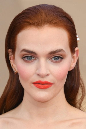 Madeline Brewer profil kép