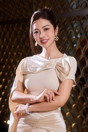 Jennifer Phạm profil kép