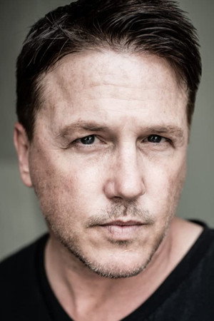 Lochlyn Munro profil kép