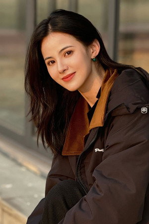 黄日莹 profil kép
