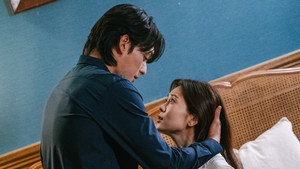 퀸: 잃어버린 드레스 kép