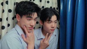 เพื่อนสนิทระวังคิดไม่ซื่อ kép