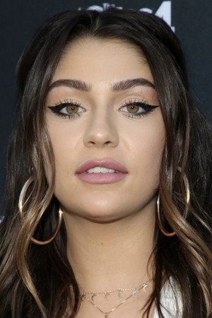 Andrea Russett profil kép
