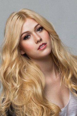 Katherine McNamara profil kép