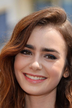 Lily Collins profil kép