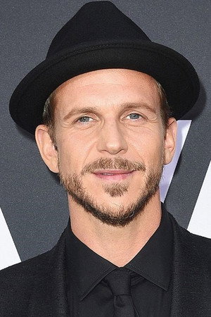 Gustaf Skarsgård profil kép